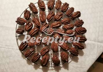 Strojkové kakaové rohlíčky s meruňkovou marmeládou